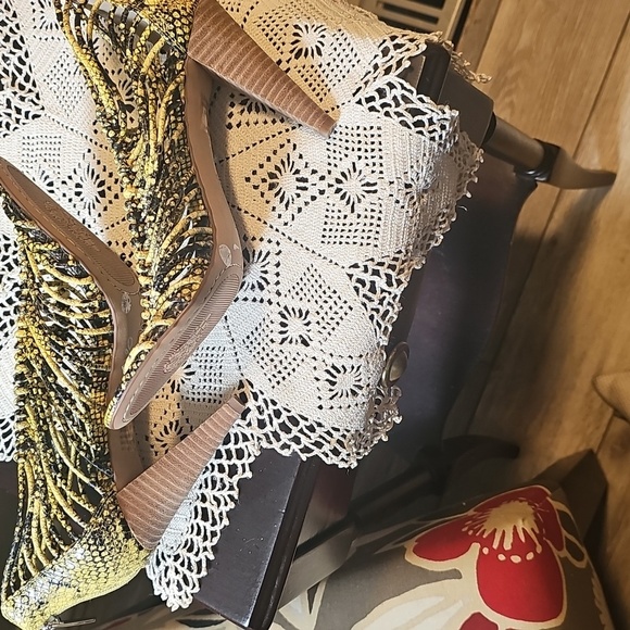Vince Camuto Yellow and Black Women's Snakeskin Heels - Picture 5 of 12